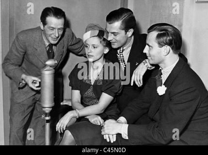 Luise Ullrich und Viktor de Kowa in einem Interview mit dem Reich Kanal München, 1937 Stockfoto