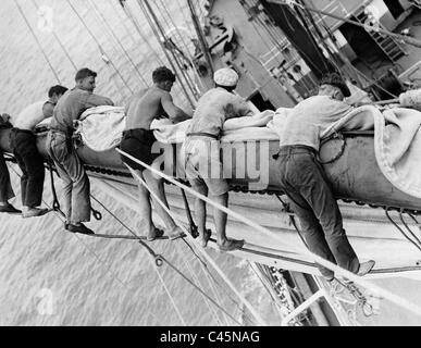 Segler in der Takelage der ein Schoner, 1930 Stockfoto