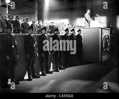 Rudolf Hess spricht auf dem Reich-Parteitag der NSDAP in Nürnberg, 1938 Stockfoto