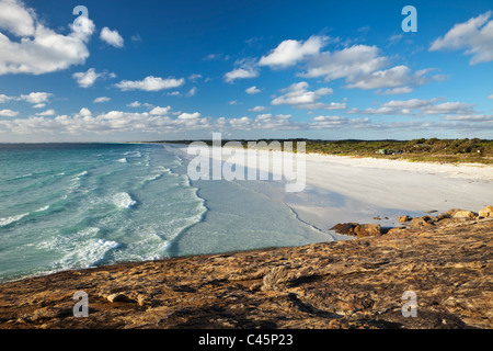 Blick entlang Le Grand Beach bei Sonnenuntergang. Cape Le Grand Nationalpark, Esperance, Western Australia, Australien Stockfoto