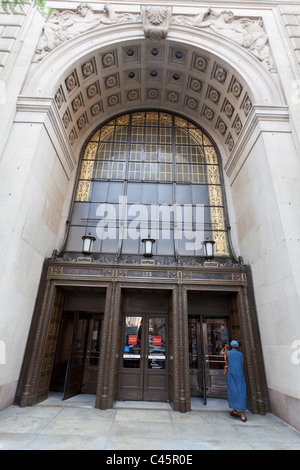 Wells Fargo Bank Fassade, 135 S Broad St, Philadelphia, PA, USA Stockfoto