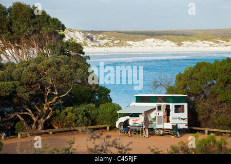 Wohnmobil camping am Lucky Bay, Cape Le Grand Nationalpark, Esperance, Western Australia, Australien Stockfoto