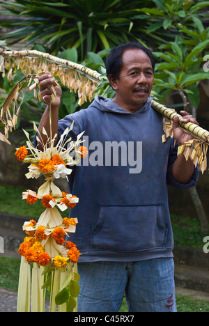 PENJORS Vertretung Heiligen GUNUNG AGUN Berg im traditionellen Dorf von PENGLIPURAN Teil der GALUNGAN FESTIVAL - BALI Stockfoto