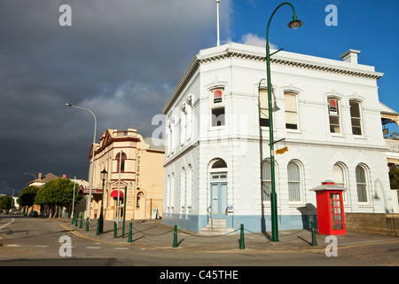 Denkmalgeschützte Gebäude - Hotel in London (1909) und Albany House (1878). Albany, Western Australia, Australien Stockfoto