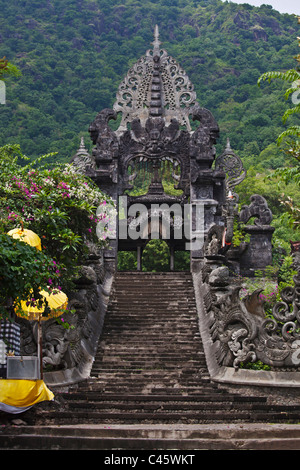 Eingang des PURA MELANTING einen Hindu-Tempel befindet sich in einem schönen Landwirtschaft-Tal in der Nähe von PEMUTERAN - BALI, Indonesien Stockfoto
