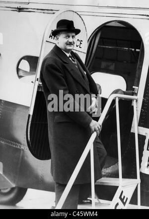 Pierre Etienne Flandin auf dem Flug zurück nach Paris, 1936 Stockfoto