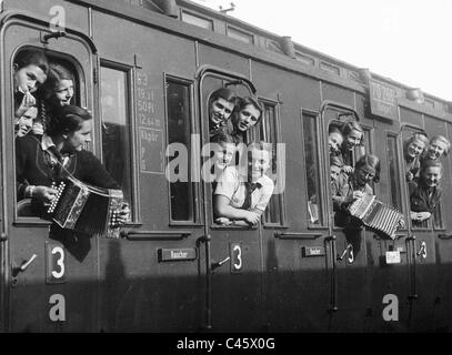 BDM-Mädchen auf einer Reise, 1936 Stockfoto