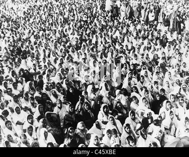 Indische Frauen unterstützen Mahatma Gandhi in seinem Kampf gegen die britische Kolonialmacht, 1932 Stockfoto