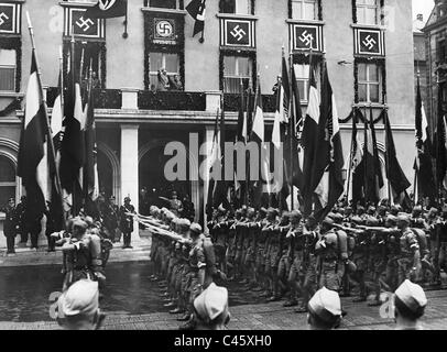 Parade der Hitler-Jugend vor Adolf Hitler bei der Rallye Nürnberg, 1936 Stockfoto