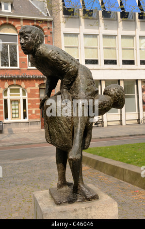 Den Bosch (den Bosch) Niederlande. "Bokspringende Kinderen" / Leap Frogging Kinder - Bronze-Statue Stockfoto