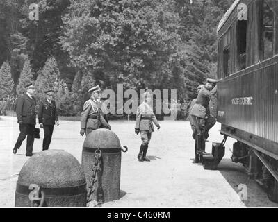 Bergeret, Leluc, Huntziger und Ewald von Kleist in der Limousine im Wald von Compiègne 1940 Stockfoto