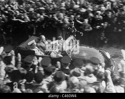 Adolf Hitler auf dem Weg nach dem ersten Spatenstich der KDF-Wagen-Fabrik in Fallersleben, 1938 Stockfoto