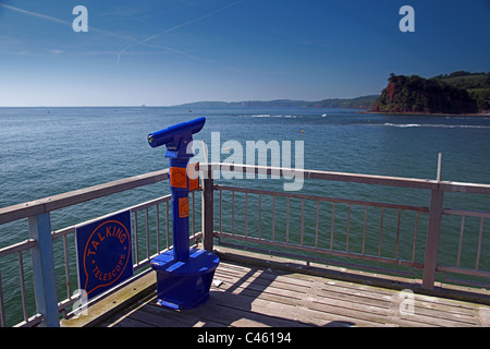 Ein sprechender Teleskop am Ende des Grand Pier in Teignmouth, Devon, England, UK Stockfoto