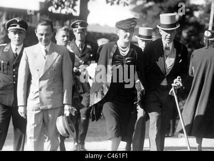 Joseph Goebbels, Magda Goebbels und Botschafter von Papen Stockfoto