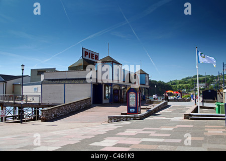 Eingang zum Teignmouth Grand Pier auf der Promenade, Devon, England, UK Stockfoto