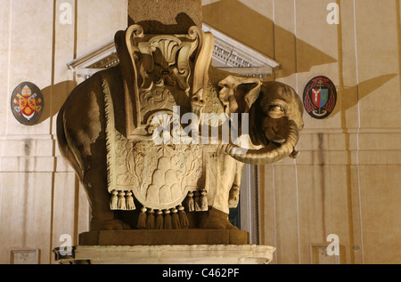 Rom - Obelisk The Pulcino della Minerva, Gian Lorenzo Bernini - Elefant Stockfoto