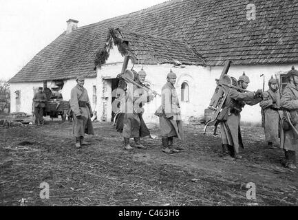 Deutsche Maschine "Gunners" an der Ostfront, 1915 Stockfoto