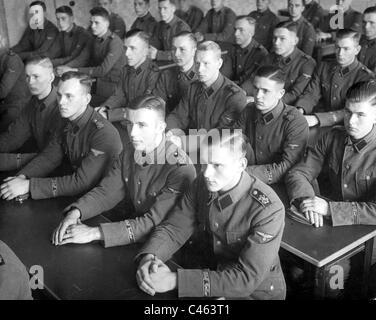 SS Leibwächter Regiment "Adolf Hitler" während einer Unterrichtsstunde Politikwissenschaft, 1938 Stockfoto