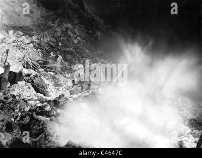 Angriff der italienischen Alpini, Filmszene aus "Berge in Flammen" Stockfoto