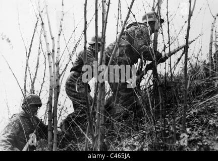 Waffen-SS-Soldaten bei kämpfen in Budapest, 1944 Stockfoto