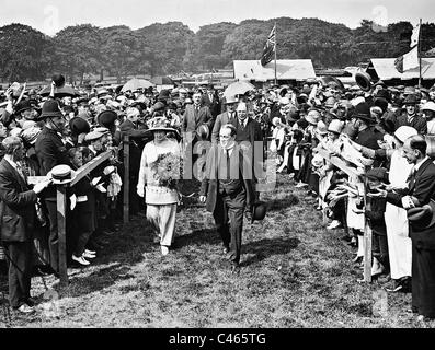 Stanley Baldwin und seine Frau auf einer Party-Event in Liverpool, 1935 Stockfoto