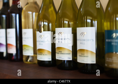 Weinflaschen in Montgomerys Hill Winery. Albany, Western Australia, Australien Stockfoto