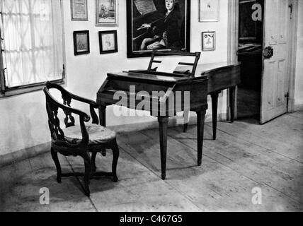 Mozarts Geburtszimmer mit Klavier, 1931 Stockfoto