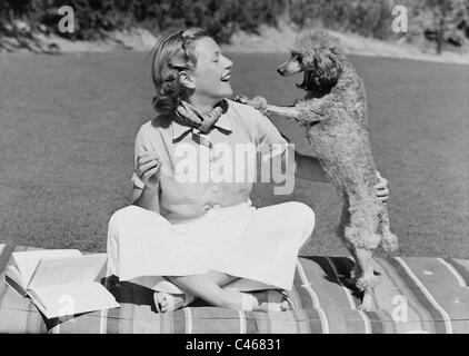Annabella mit Pudel, 1938 Stockfoto