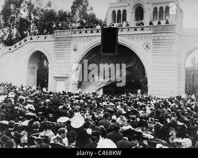 Papst Pius X. bei der Einweihung der Lourdes-Kapelle, 1905 Stockfoto