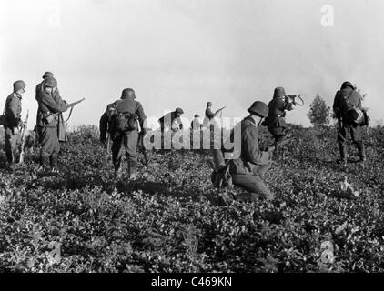 Zweiter Weltkrieg: Deutsche Wehrmacht kämpfen gegen Partisanen Stockfoto