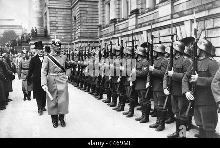 Kronprinz Rupprecht von Bayern, während Tempo aus der Reichswehr Formation, 1932 Stockfoto