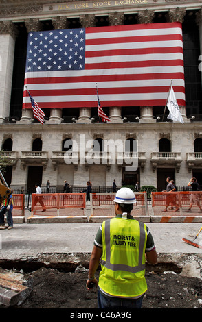 Bauarbeiten im Gange außerhalb der New Yorker Börse in der Wall Street in New York City. Stockfoto