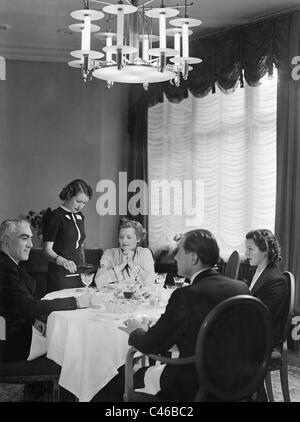 Olga Chekhova mit Franz Weihmayr und ihre Tochter Ada, 1937 Stockfoto