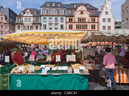 Einen Marktstand in Mainz den Hauptplatz der Stadt, am Marktplatz. Stockfoto