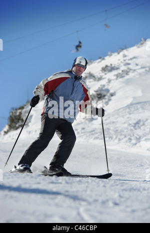 Eine fortgeschrittene Skifahrer am Vogel Ski Centre in slowenischen Triglav Nationalpark Stockfoto