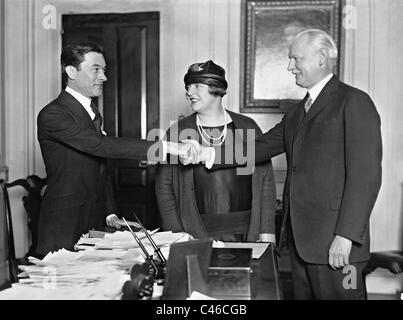 Louis Adlon, seiner Frau Hedda und James John Walker in New York, 1926 Stockfoto