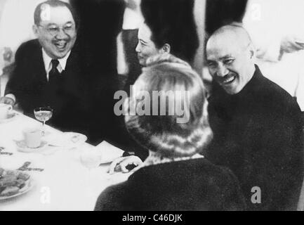 Chiang Kai-Shek mit dem britischen Botschafter Kah, 1940 Stockfoto