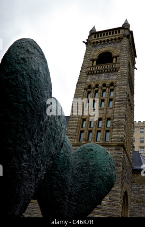 Turm-Fassade von Erskine und American Church Form Außenseite der neue Gebäudeteil Montreal Museum of Fine Arts in Regen Stockfoto