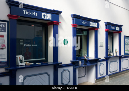 Fahrkartenschalter des Bahnhofs King's Lynn, Norfolk. Stockfoto