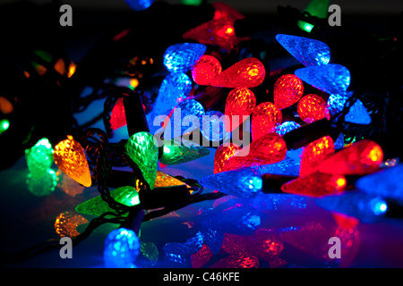 Kegelförmige bunten Weihnachtsbeleuchtung Stockfoto