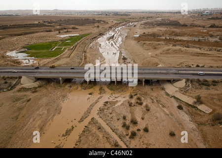 Luftaufnahme des Wildbaches Beer Sheva nach einer Überschwemmung Stockfoto