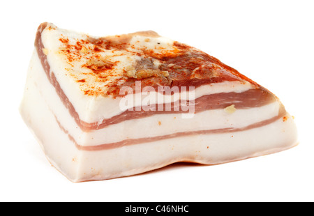 salzige Speck mit Schichten von Fleisch auf weißem Hintergrund Stockfoto