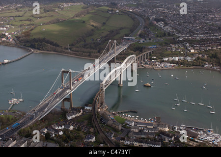 Luftaufnahme von Tamar Brücke und Isambard Kingdom Brunel Royal Albert Bridge, Plymouth, Devon, UK Stockfoto