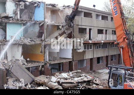 Begonnen Abriss der 1970er Jahre Heygate Estate in Elephant & Burg, London, um Platz für neue Entwicklung zu machen. Stockfoto