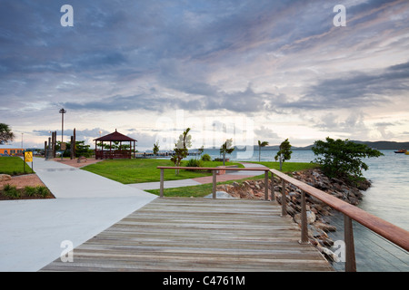 Victoria Parade Vorland in der Abenddämmerung. Thursday Island, Torres-Strait-Inseln, Queensland, Australien Stockfoto