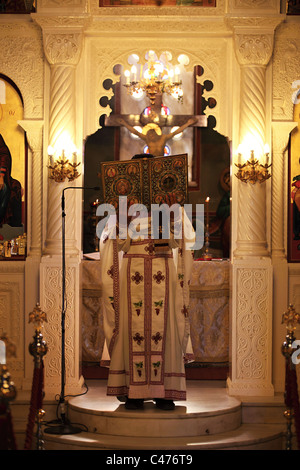 Griechische Priester in einer Kirche in Kefalos Kos Griechenland Stockfoto