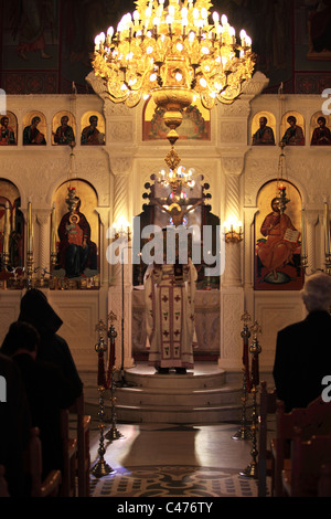 Griechische Priester in einer Kirche in Kefalos Kos Griechenland Stockfoto