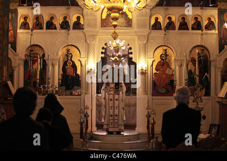 Griechische Priester in einer Kirche in Kefalos Kos Griechenland Stockfoto