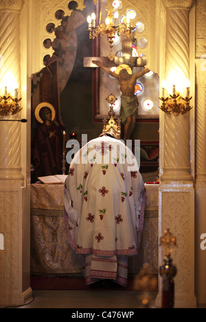 Griechische Priester in einer Kirche in Kefalos Kos Griechenland Stockfoto