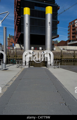 Sandtorhafen, Hafencity, Hamburg. technische Details von den beweglichen Landungsbrücken, Ponton Stockfoto